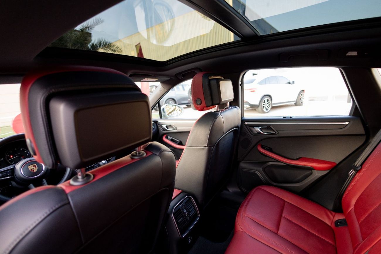 Porsche Macan Std 2.0L (252 HP) Porsche Macan 2024 GCC under Agency Warranty with Flexible Down-Payment.