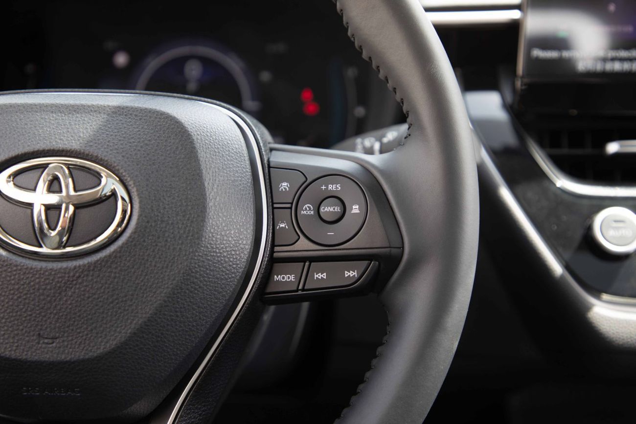 تويوتا كورولا 2025 Toyota Corolla Elite 1.8 - Hybrid - White Inside Black | Export Only