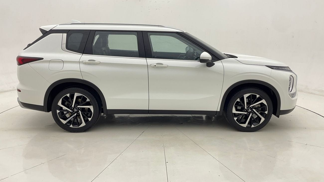 ميتسوبيشي آوتلاندر HL SYNTHETIC LEATHER WITH SUNROOF 2.5 | بدون دفعة مقدمة | اختبار القيادة في المنزل