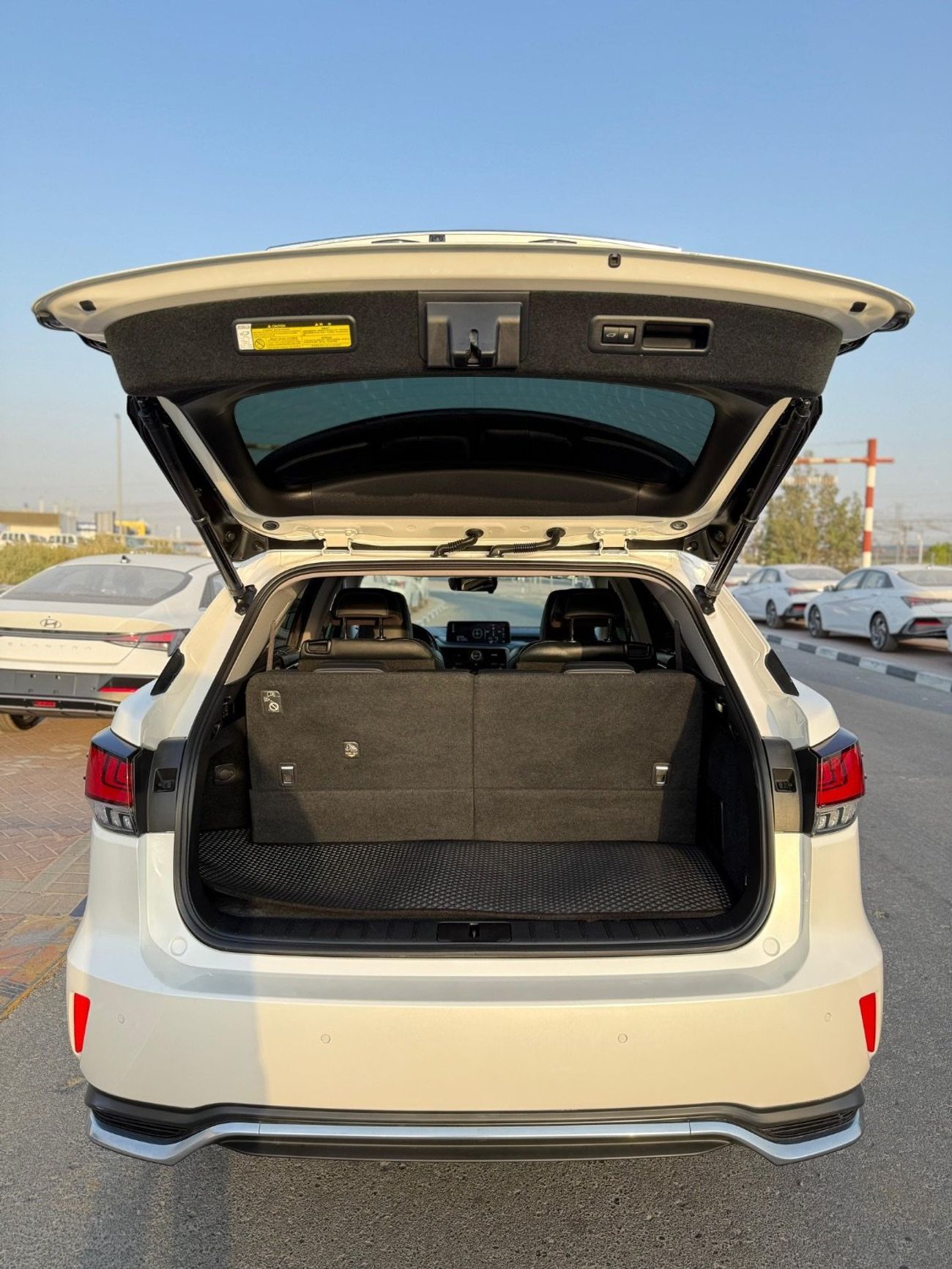 لكزس RX450h L Platinum 3.5L (7 Seater)