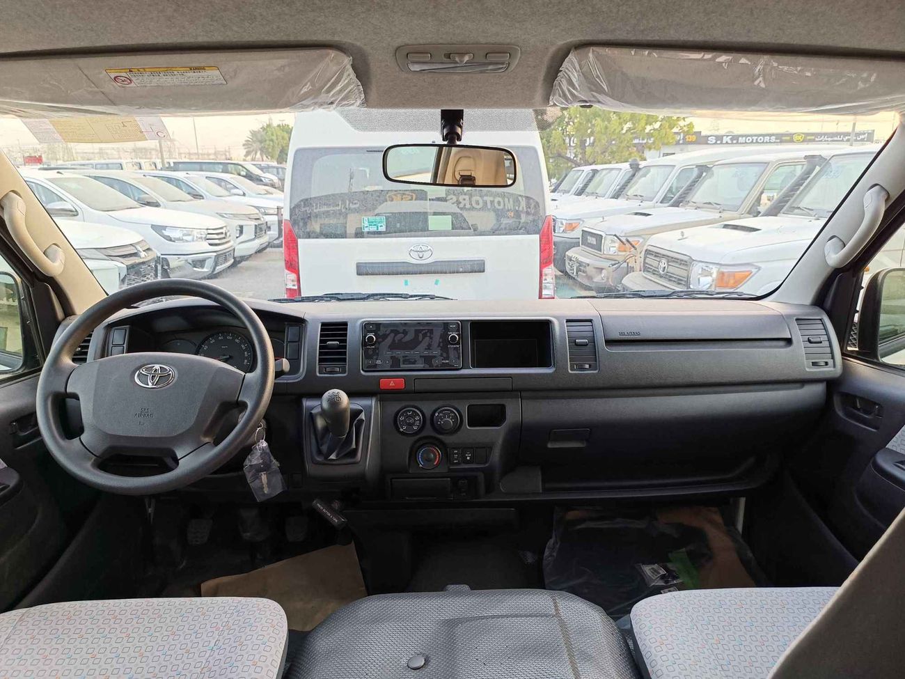 Toyota Hiace GL DIESEL / M/T / 15 STR /  ALLOY WHEEL (CODE # 67899)