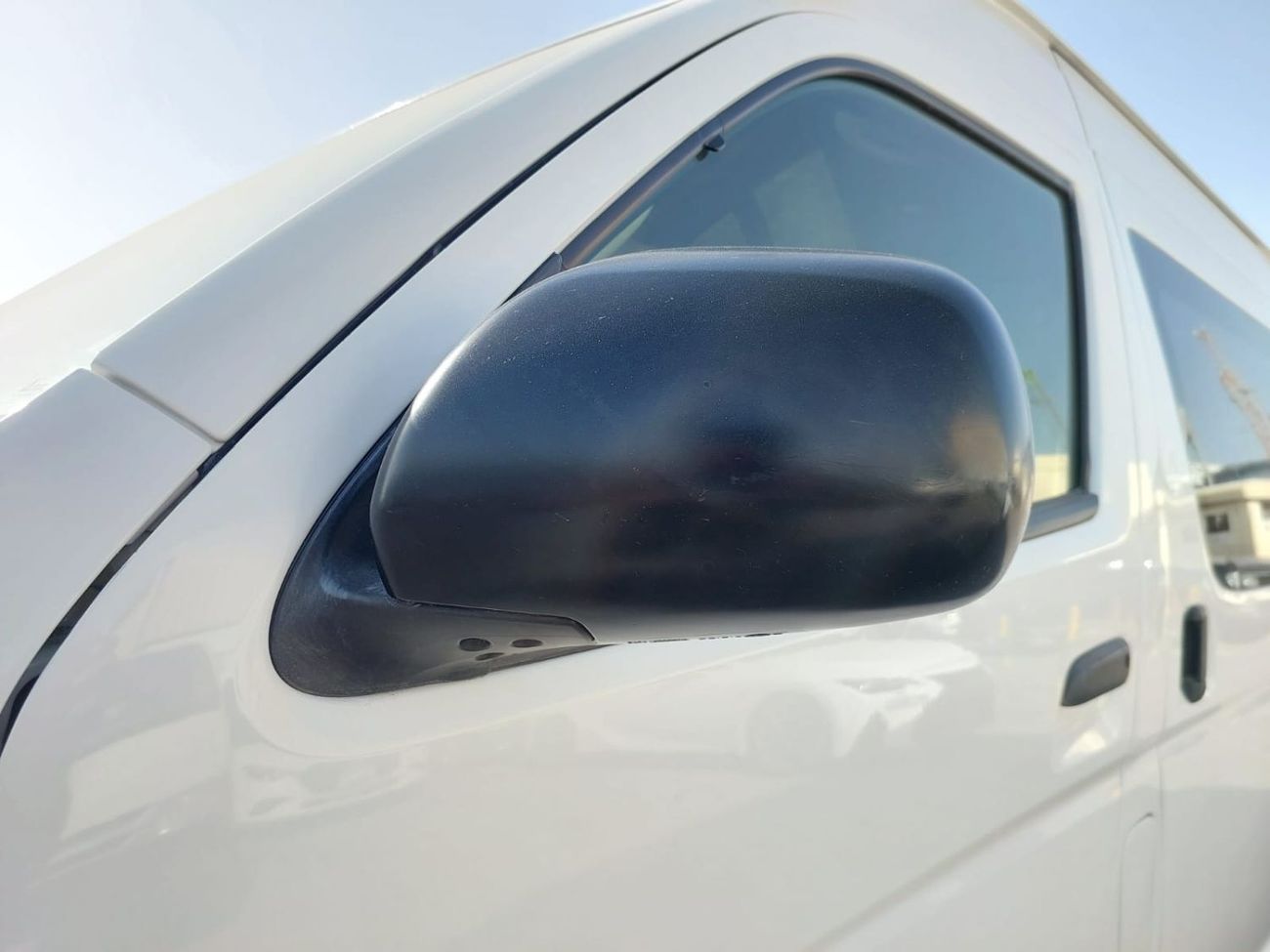 Toyota Hiace TOYOTA HIACE COMMUTER VAN RHD 2015 MODEL 3.0 L DIESEL AUTOMATIC(PM15677)