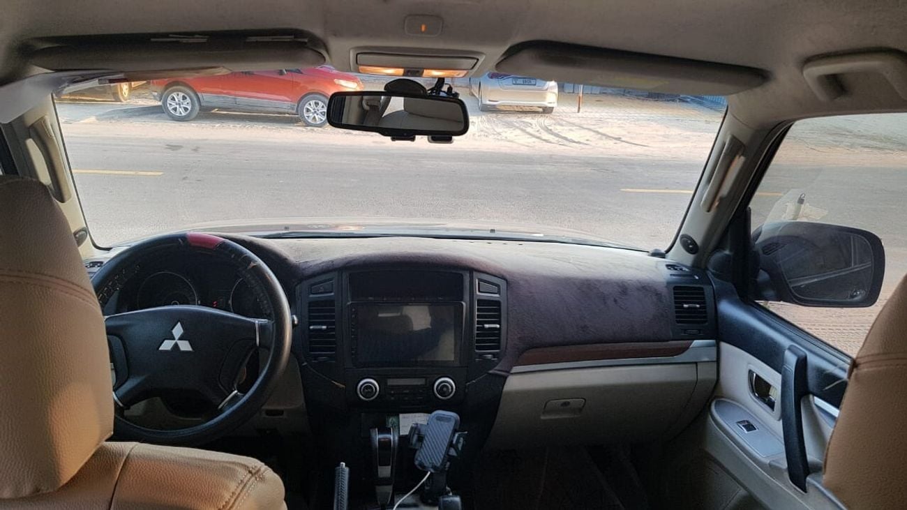 ميتسوبيشي باجيرو GLS