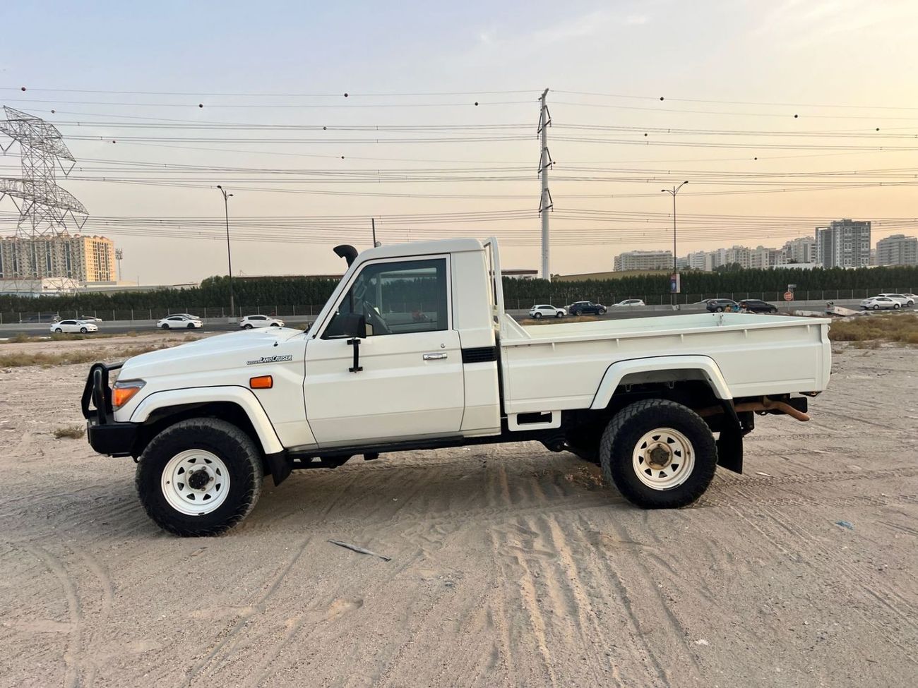 تويوتا لاند كروزر بيك آب