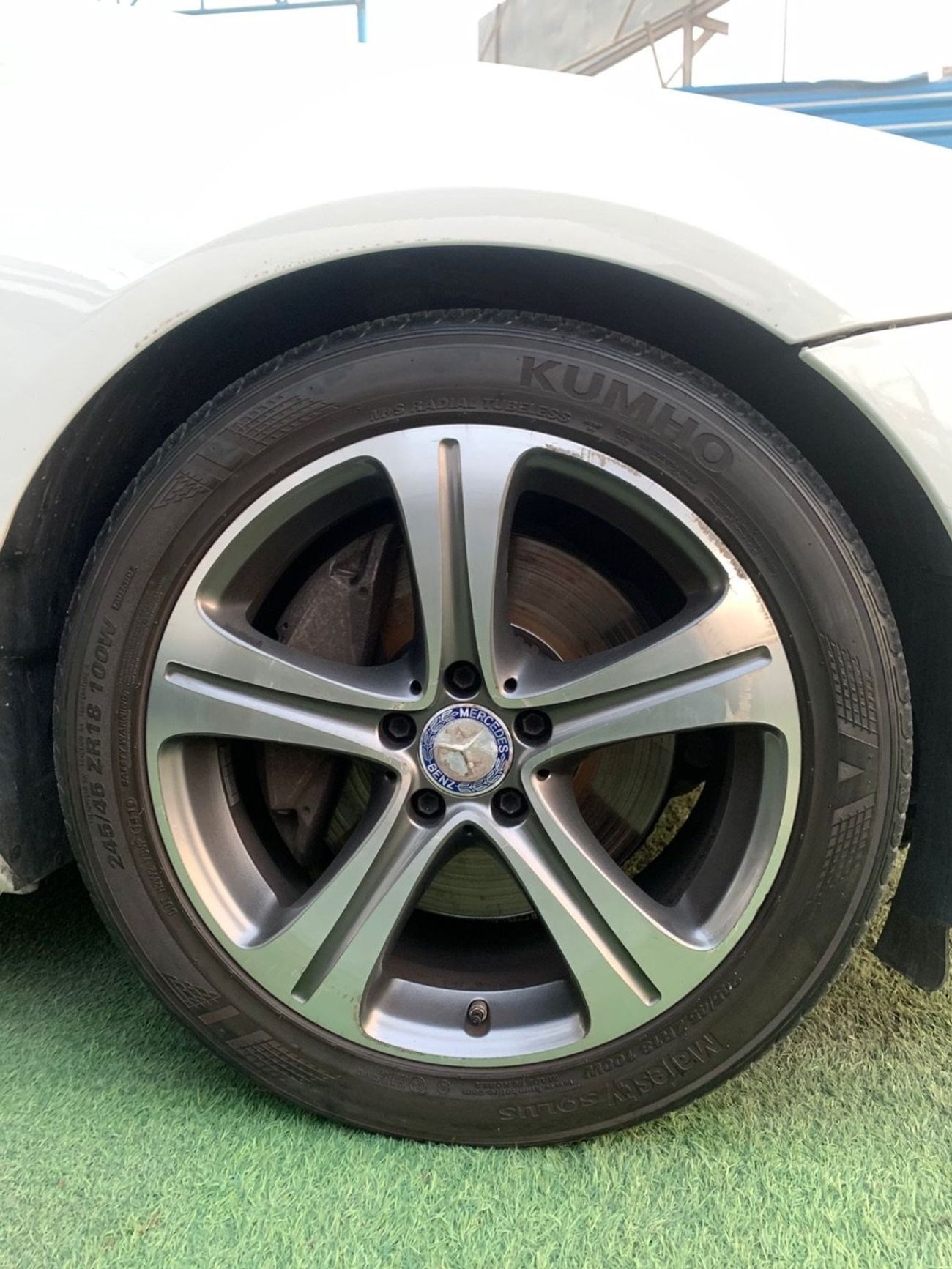 مرسيدس بنز E300 Mercedes-Benz E300 4Matic panorama V4 2.0L Model 2017 Price:90.000AED  Mileage:140.000 Km  Specifica