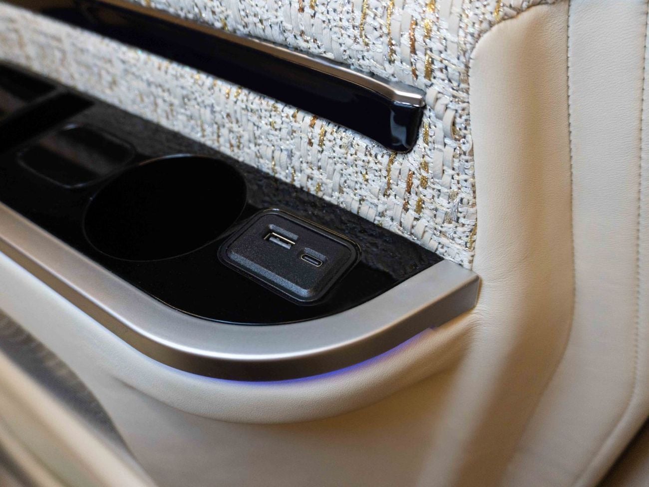 مرسيدس بنز V 300 Built by Barugzai – V300 2025 | Exclusive 1 of 5 | Additional AC