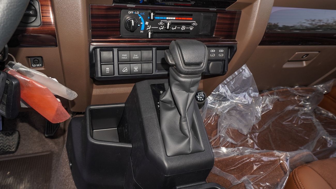 تويوتا لاند كروزر 70 4.0L V6 A/T