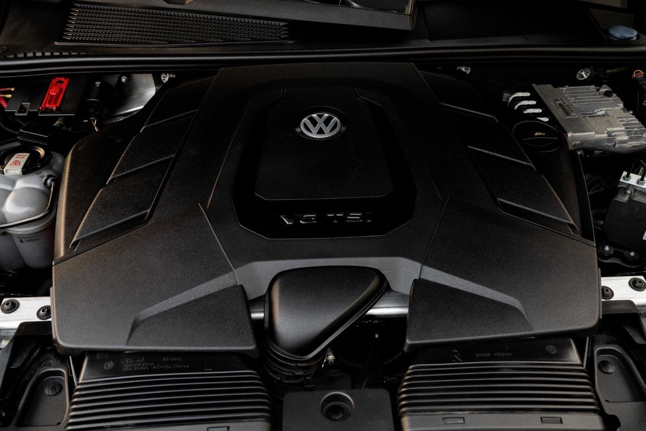 Volkswagen Touareg | 2,546 P.M  | 0% Downpayment | Pristine Condition!