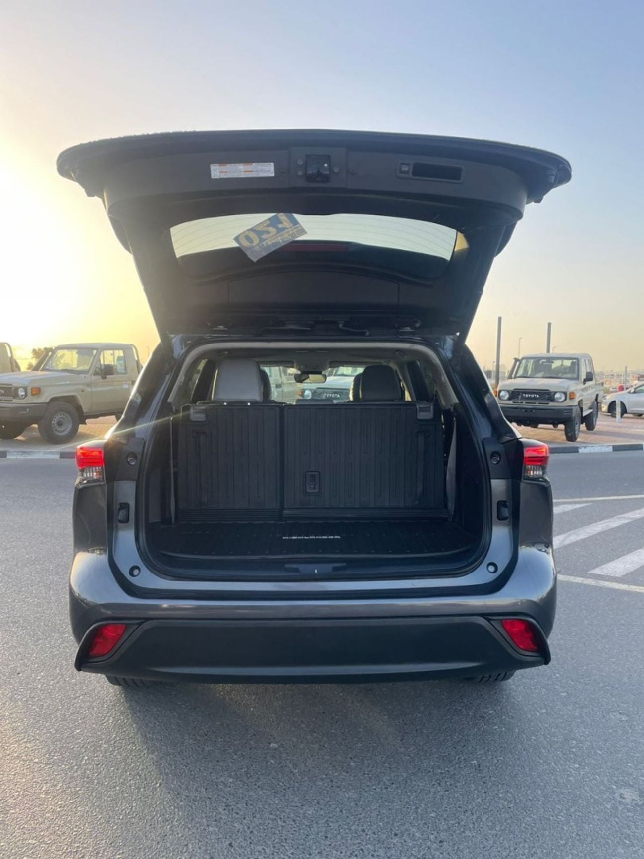 Toyota Highlander 2021 Toyota Highlander XLE Premuim Full Option - 3.5L V6 - AWD 4x4 - Push Start & Sunroof With Wirel