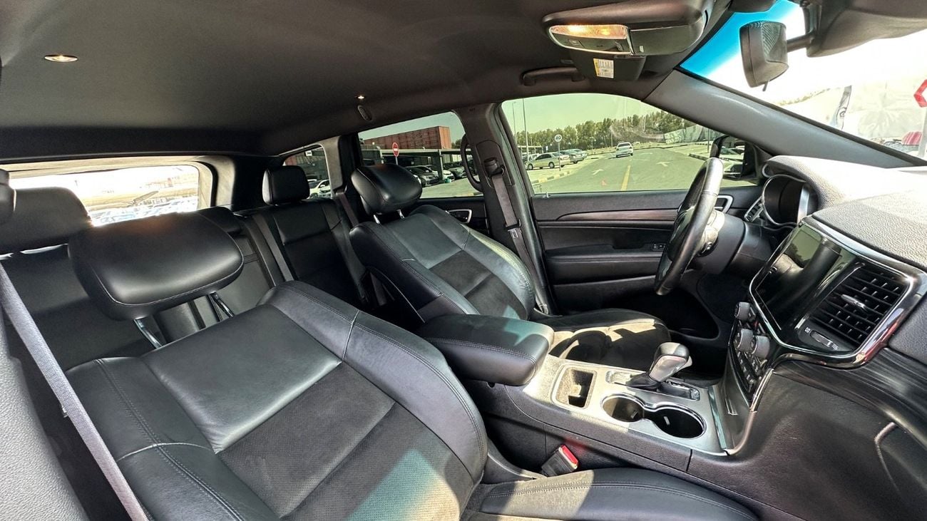 جيب جراند شيروكي Laredo 3.6L 4WD