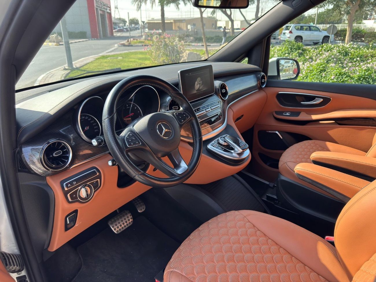 مرسيدس بنز فانيو 