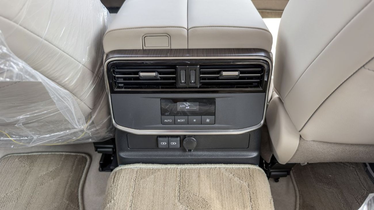 Toyota Land Cruiser GXR 2026 Toyota Land Cruiser GXR 3.5L AT Hybrid (White-Beige)