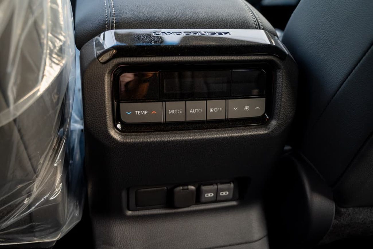 Toyota Prado 2024 Toyota Prado All-Rounder (with Sunroof & Coolbox) J250 7-Seater 2.8L Turbo 4-Cyl Diesel A/T 4WD