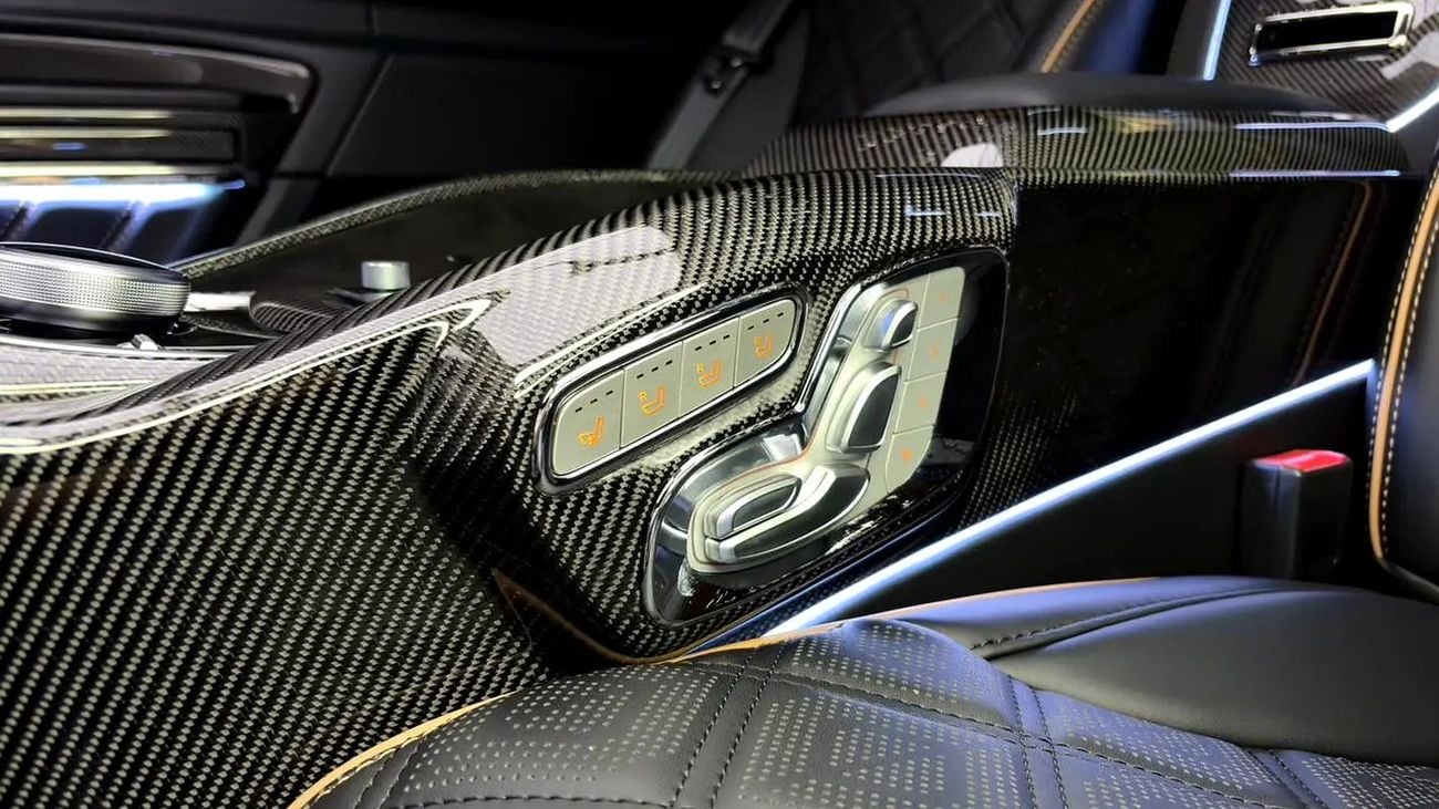 مرسيدس بنز V 300 ARRIVAL MODEL VIP MERCEDES GCC V300 with ADDITIONAL REAR AC - 2 Years Warranty by VLINE