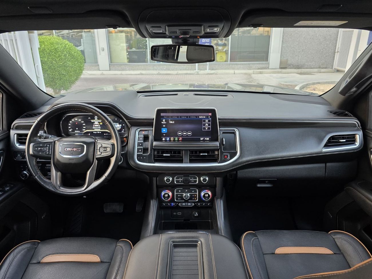 GMC Yukon AT4 5.3L GMC YUKON AT4 2022// GCC// UNDER WARRANTY// FSH// ORIGINAL PAINT