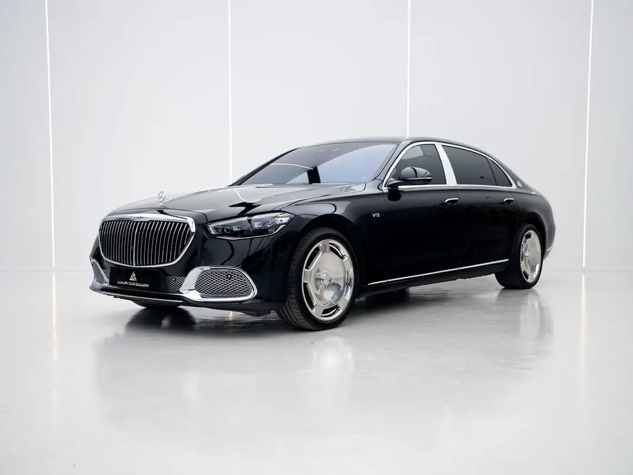 مرسيدس مايباخ S680 مايباخ 4 MATIC GCC SPECS | FIRST-CLASS 4-SEAT REAR CABIN | V12