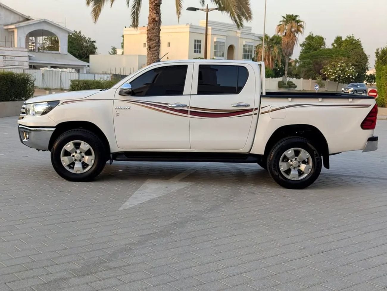 Toyota Hilux GCC Specs | 2.4L Diesel | 4x4 | Excellent Condition