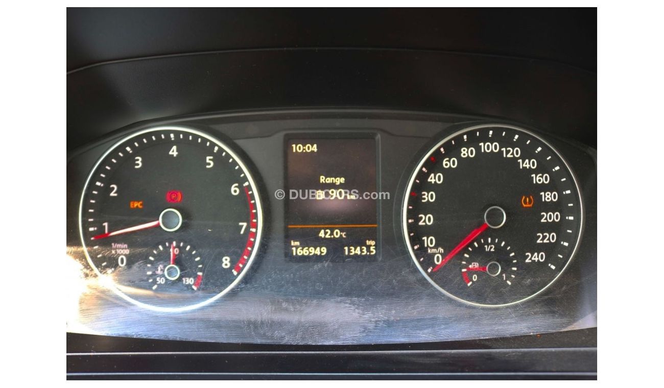 Volkswagen T5 Transporter 2017 | Volkswagen Transporter TSI | Delivery Van | PETROL - MANUAL | GCC SPECS - EXCELLENT CONDITION