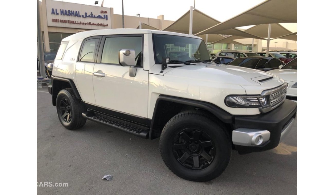 Toyota FJ Cruiser 2015 GCC car prefect condition full service full service original paint