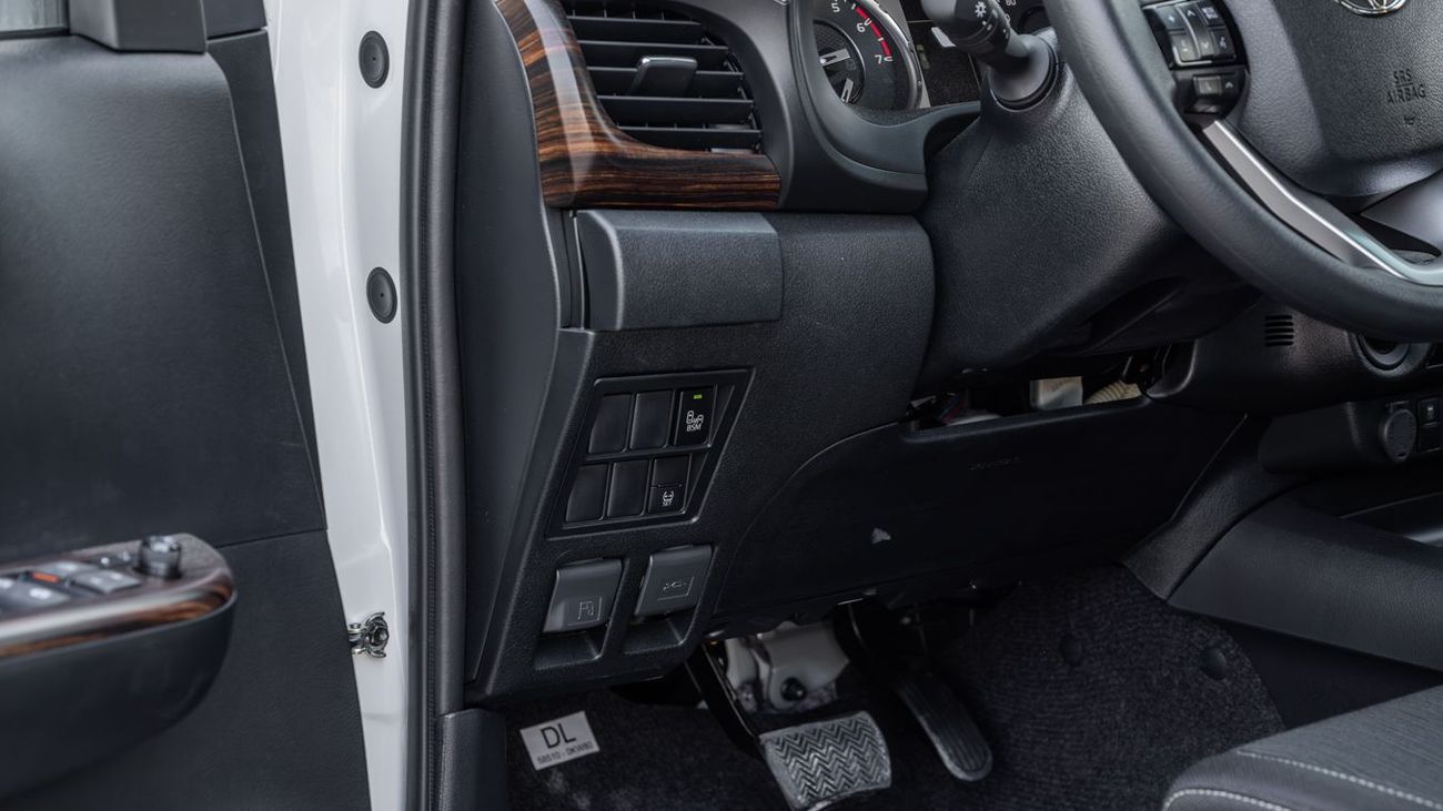 تويوتا هيلوكس TOYOTA HILUX 2.7 AT HIGH -2026YM