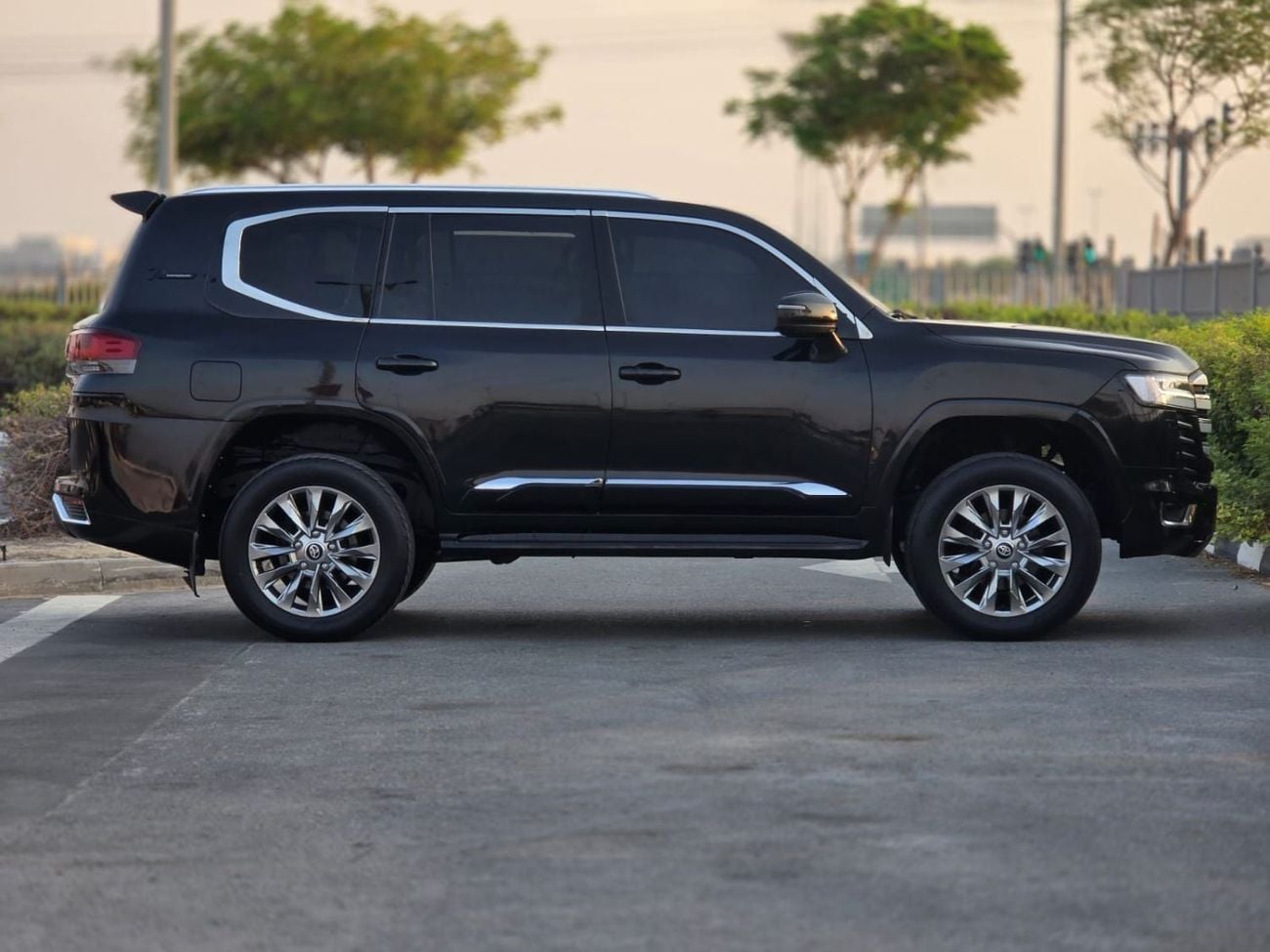 Toyota Land Cruiser GXR 2018 | 4.0L PETROL | AT | LHD | MODIFIED TO LC300 | PUSH START ENGINE | ELECTRIC HEATED SEATS