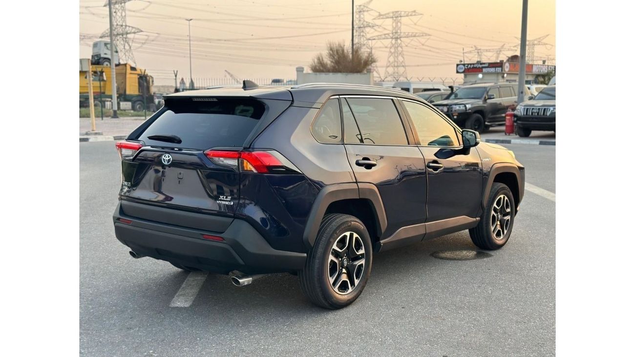 Toyota RAV4 TOYOTA RAV4 XLE HYBRID 2021