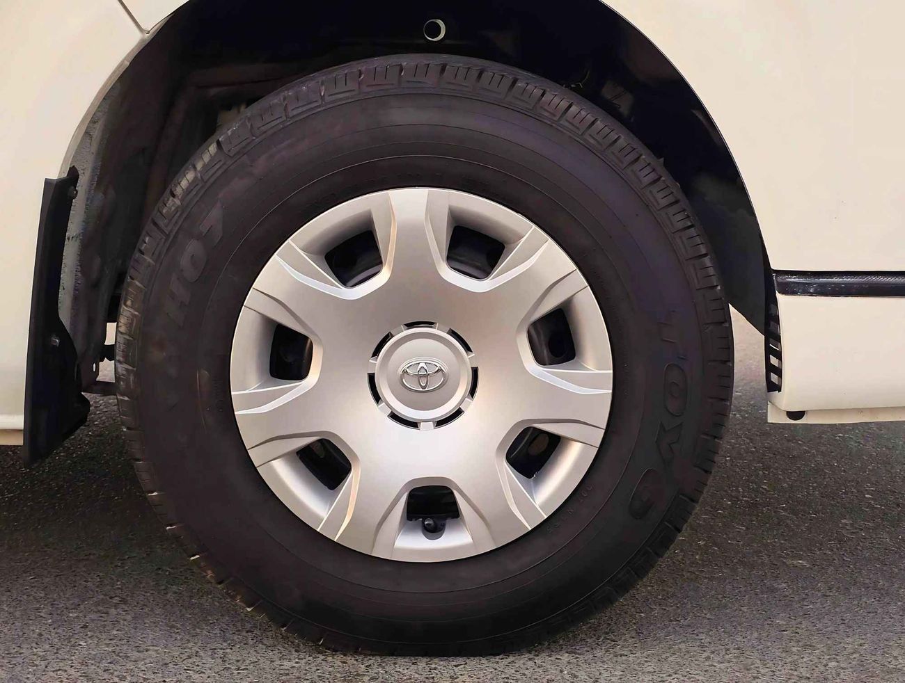 تويوتا هاياس HIGHROOF/ PATROL MANUAL/ PASSENGER/ OLD SHAPE/ EXPORT ONLY/ LOT# 102310