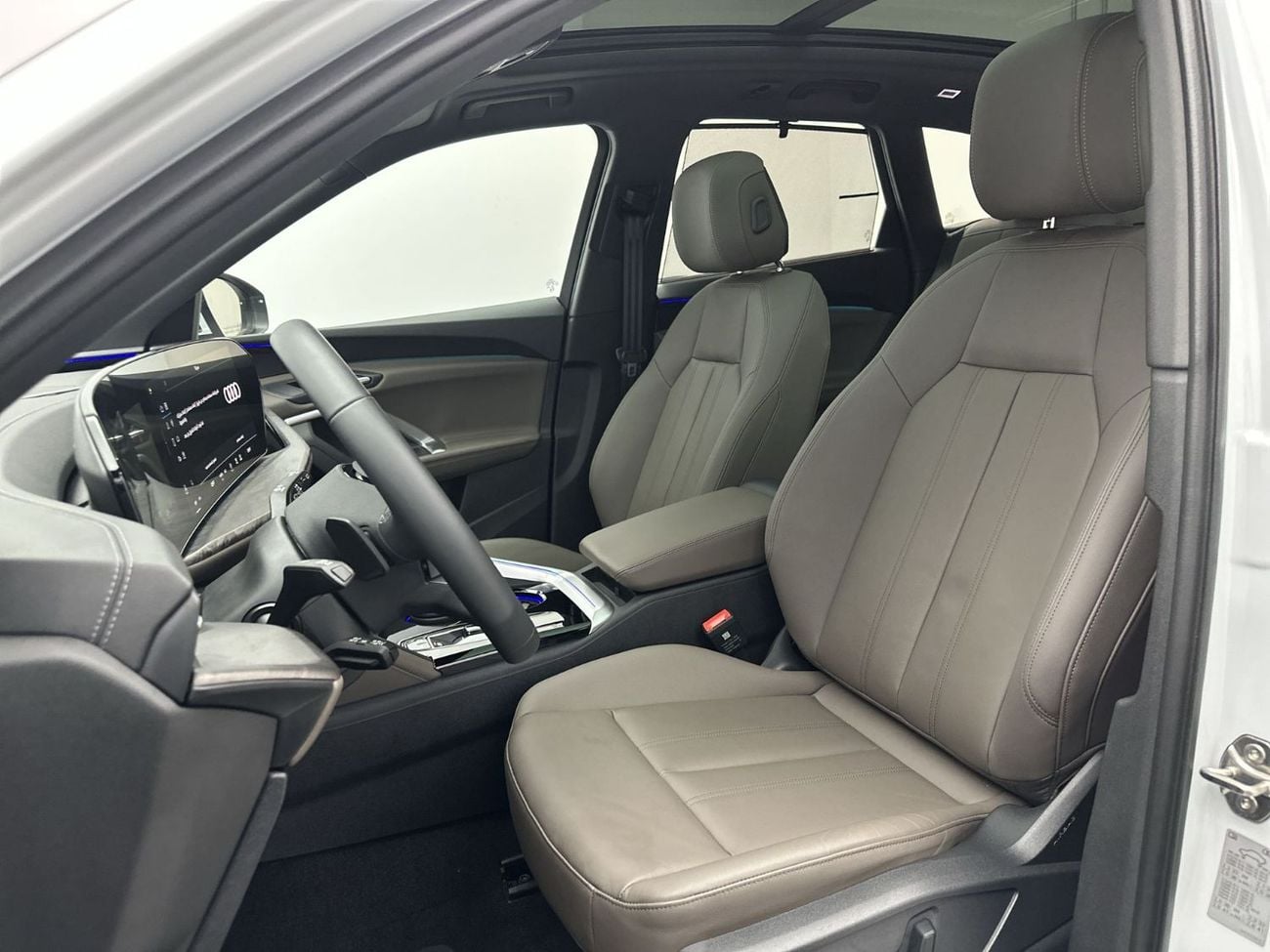 أودي Q5 45 TFSI Quattro 2.0L Q5 SUV TFSI quattro 204hp (Ref# 45595)
