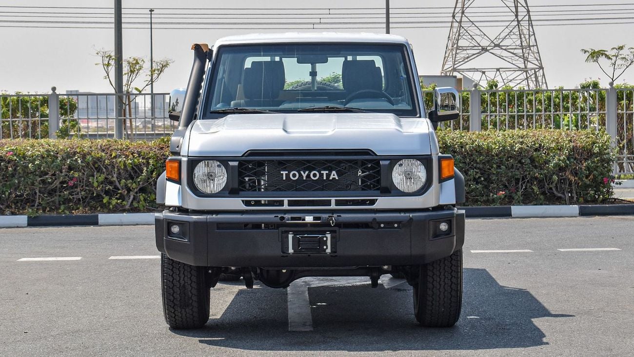Toyota Land Cruiser Pick Up ECT0057 - 2025 TLC79 DCab Pick Up - 2.8L Diesel Auto Silver - Full Options