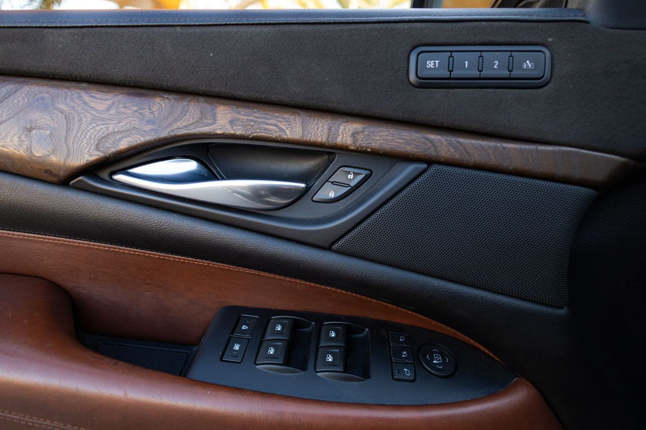 Cadillac Escalade Premium 6.2L