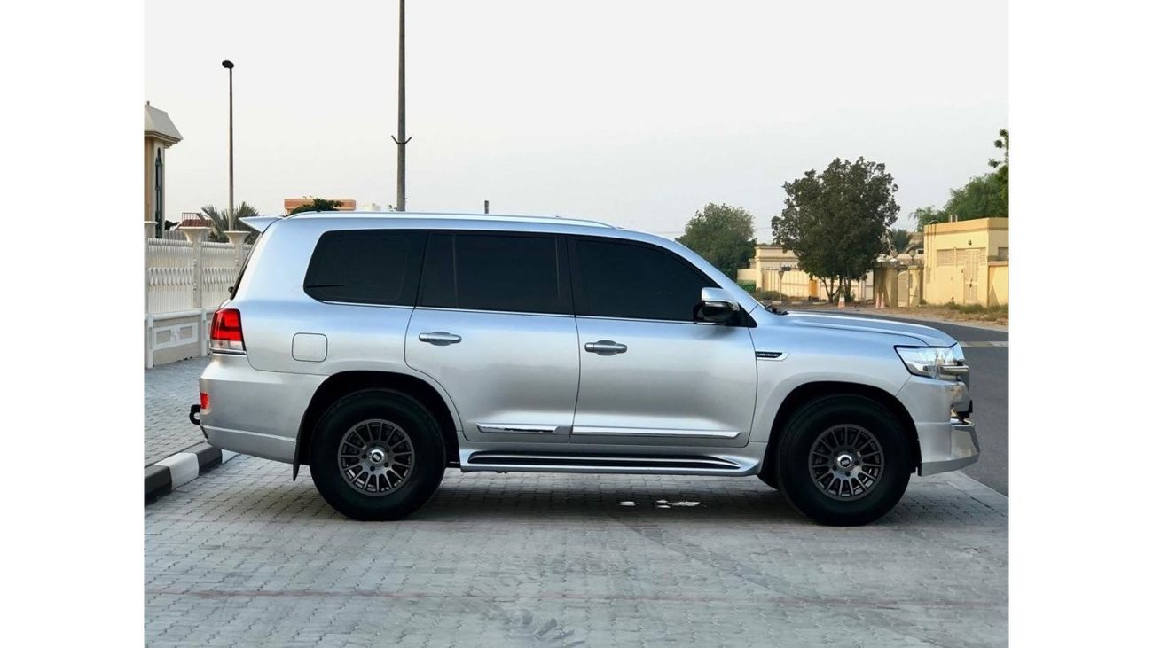 تويوتا لاند كروزر ‎تويوتا لا كروزر 2018 GXR V8 5.7 صبغ وكاله بالكامل فل أوبشن بحاله ممتازه