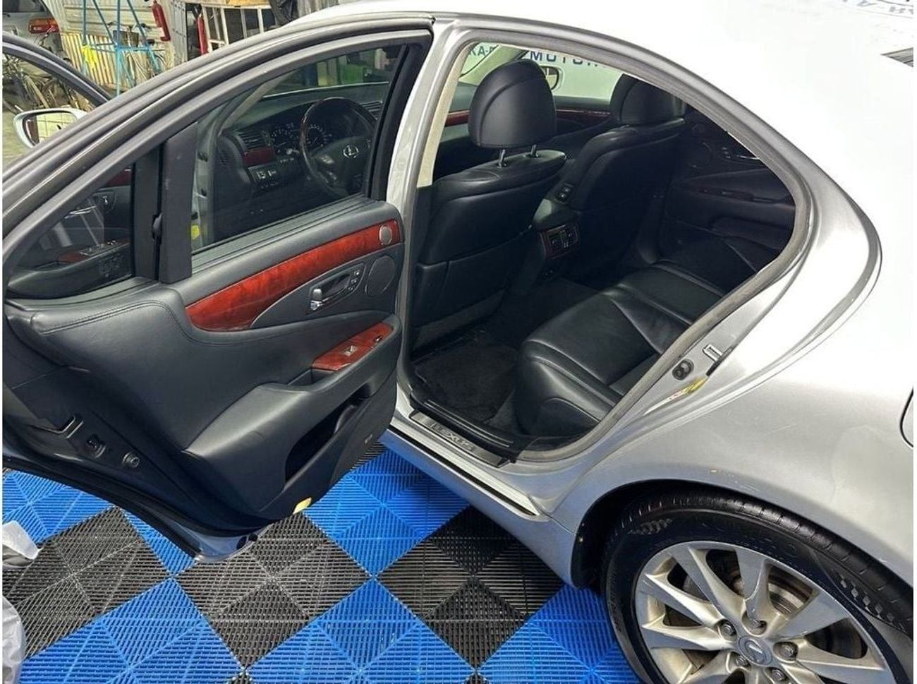 Lexus LS460 Platinum LWB 4st 4.6L