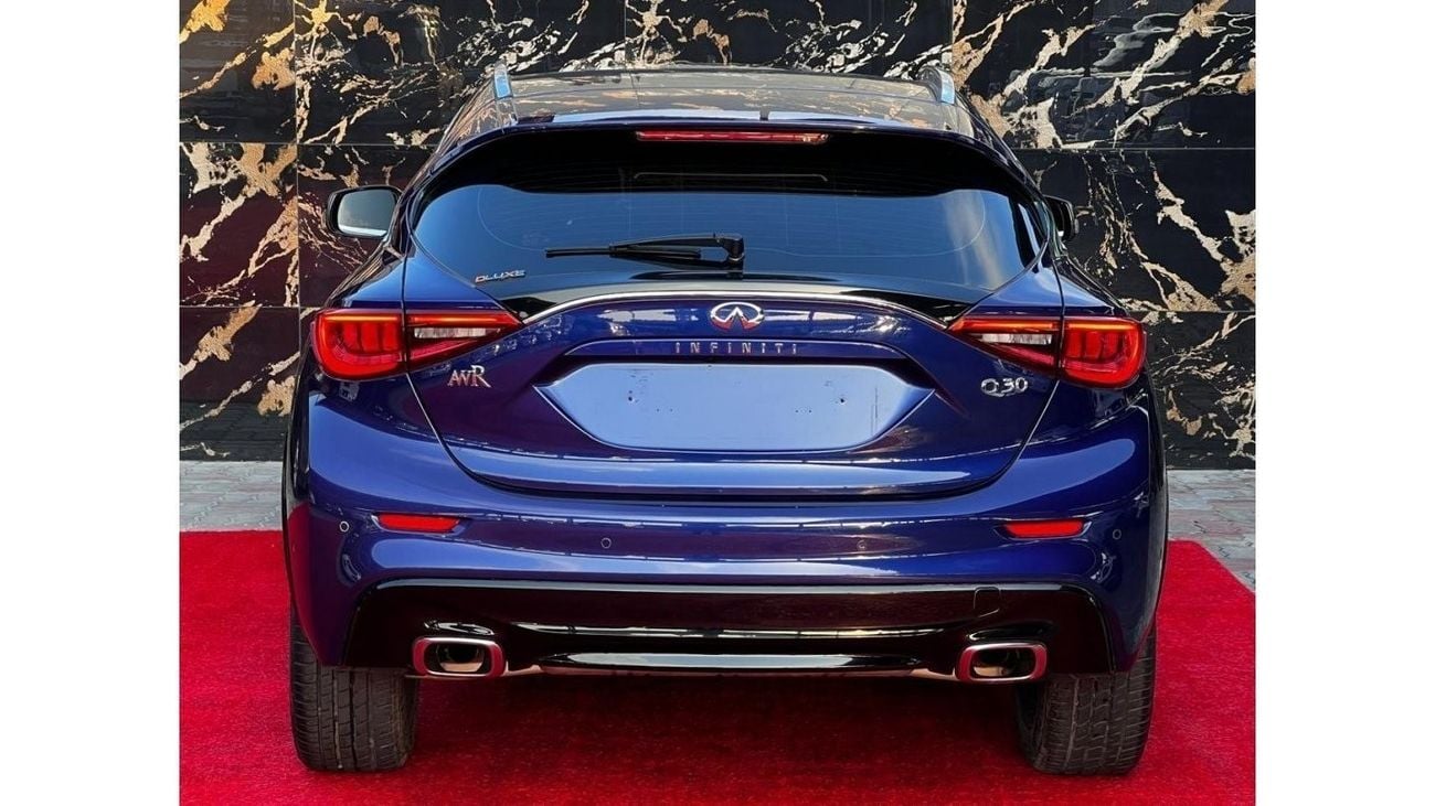 Infiniti Q30 Premium
