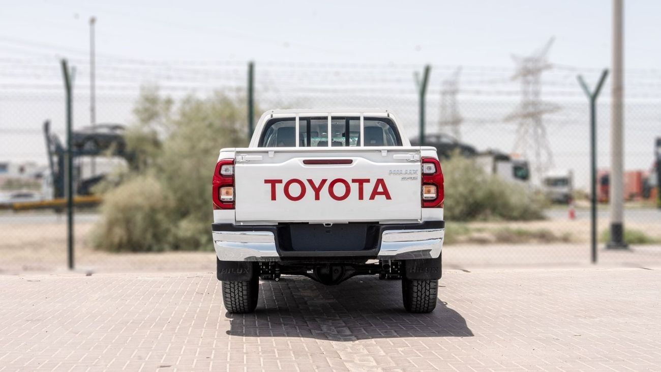 Toyota Hilux 2026 Toyota Hilux 2.4L MT Diesel DC (White-Black)