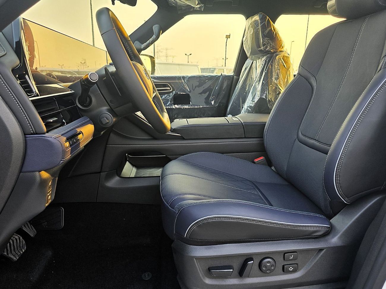 Infiniti QX80 SENSORY CAPTAIN CHAIRS