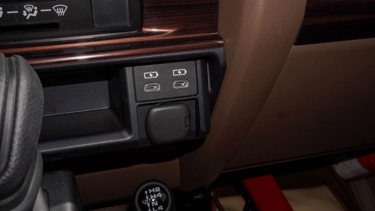 تويوتا لاند كروزر بيك آب LX 4.0 L V6