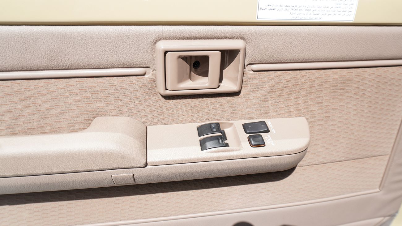 Toyota Land Cruiser 70 4.0L V6 M/T