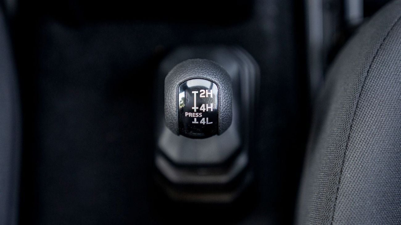 Suzuki Jimny GLX     MT 1.5