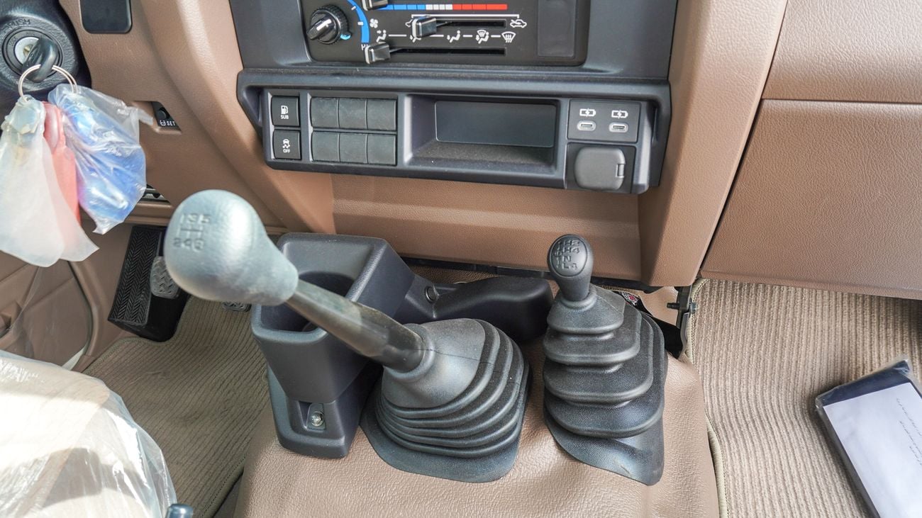 Toyota Land Cruiser Pick Up 4.0L V6 Single Cabin M/T