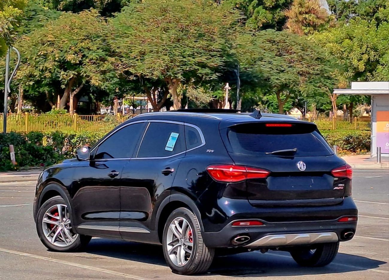 MG HS Luxury 2.0L 780-Monthly l GCC l Panoramic, Cruise, Leather l Accident Free