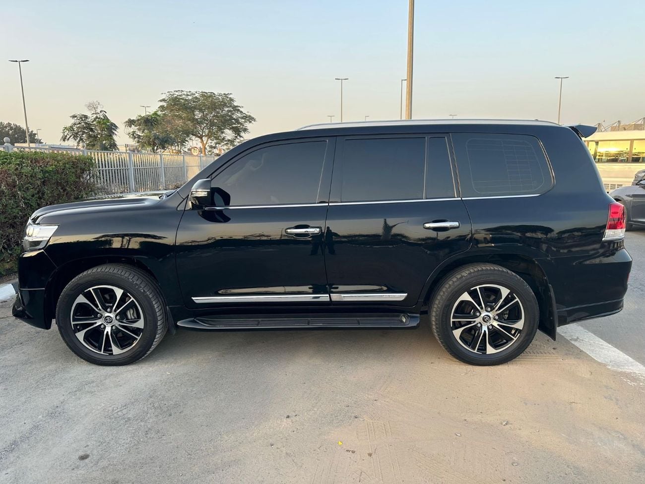 تويوتا لاند كروزر VXR GRAND TOURING V8 5.7L / GCC / VERY GOOD CONDITION / NO ACCIDENT