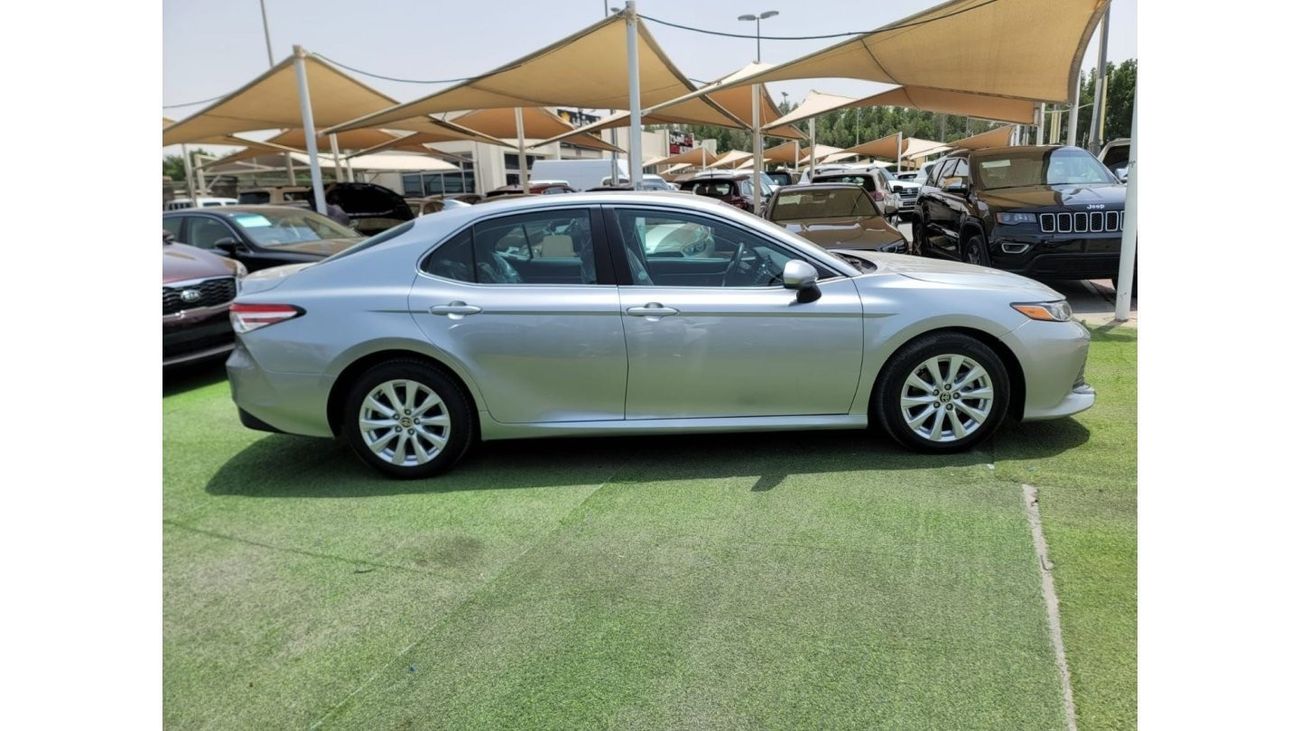 تويوتا كامري LE