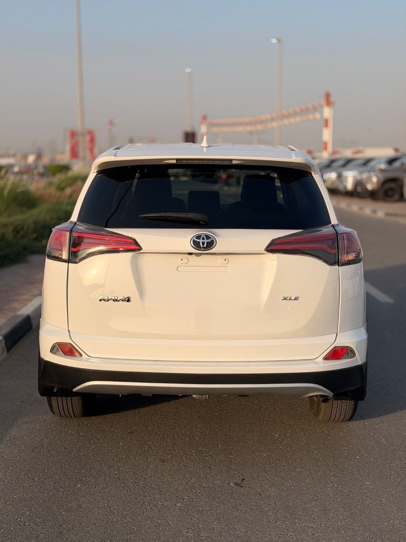 Toyota RAV4 XLE 2.5L / Sunroof, leather seats 2018 morel full option