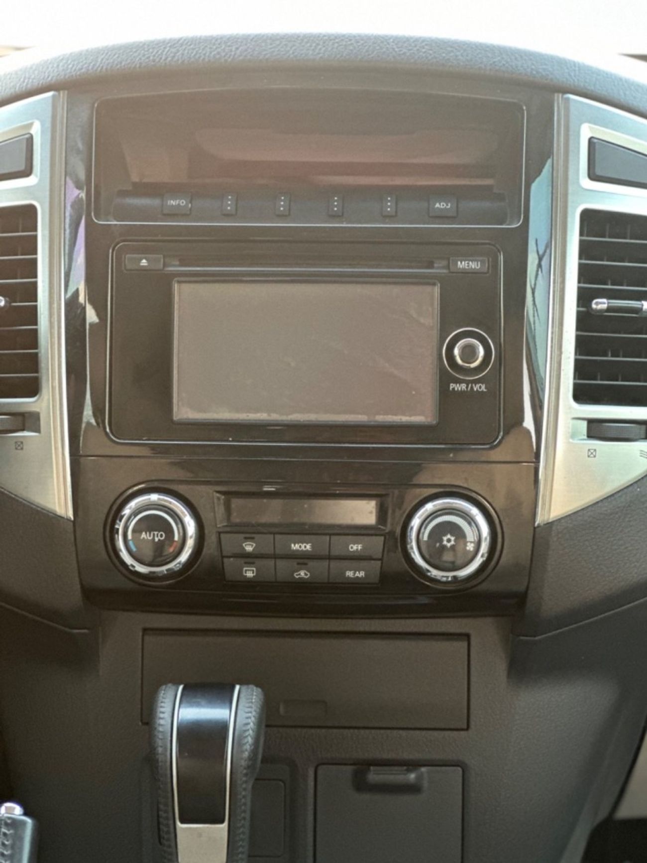 Mitsubishi Pajero Std 3.5L MODEL 2017 GCC CAR PERFECT CONDITION INSIDE AND OUT SIDE