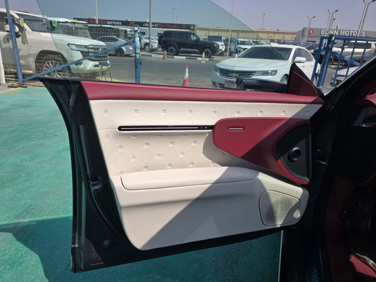 أفاتر 12 GT AWD