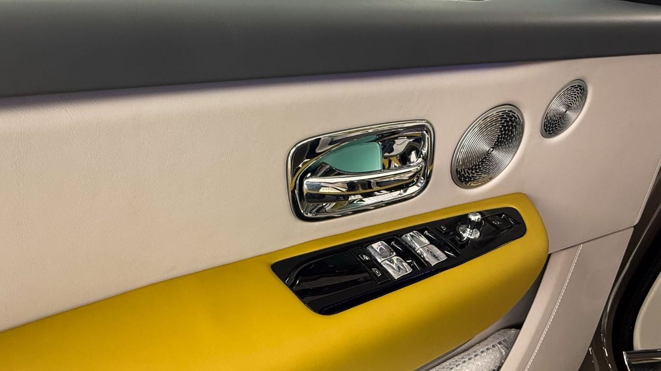 Rolls-Royce Cullinan Rolls Royce Cullinan Silver Badge - 2025 - Bespoke Color Edition