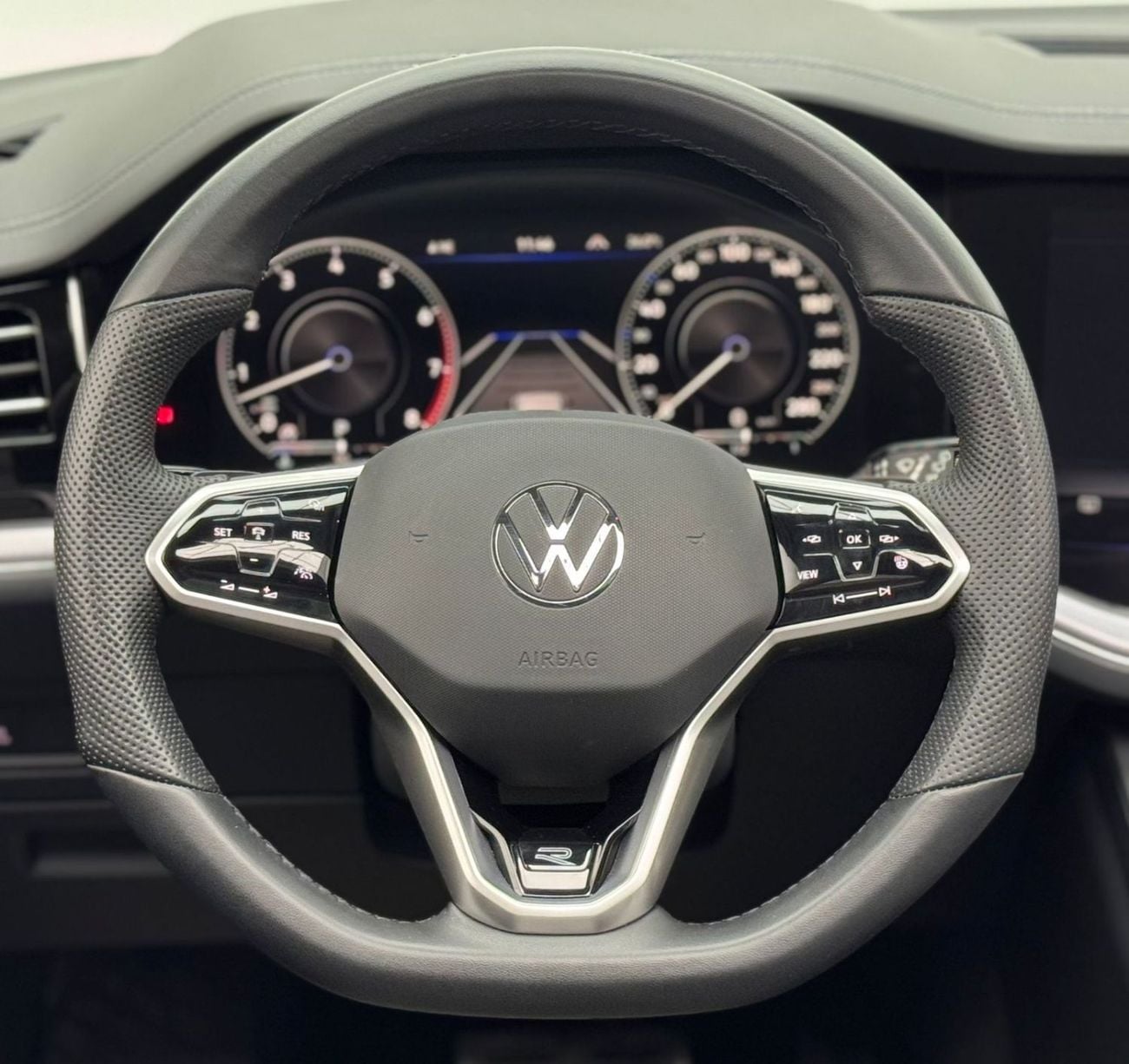 Volkswagen Touareg R-Line 3.0L 4WD 2023 Volkswagen Touareg R-Line, 2026 Volkswagen Warranty, 2028 VW Service Pack, GCC