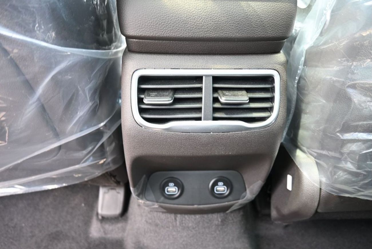 هيونداي سانتا في هيونداي سانتا في 2.5 لتر بنزين ، دفع رباعي ، دفع أمامي ، 5 أبواب ، مقاعد كهربائية أمامية ، سقف بانور