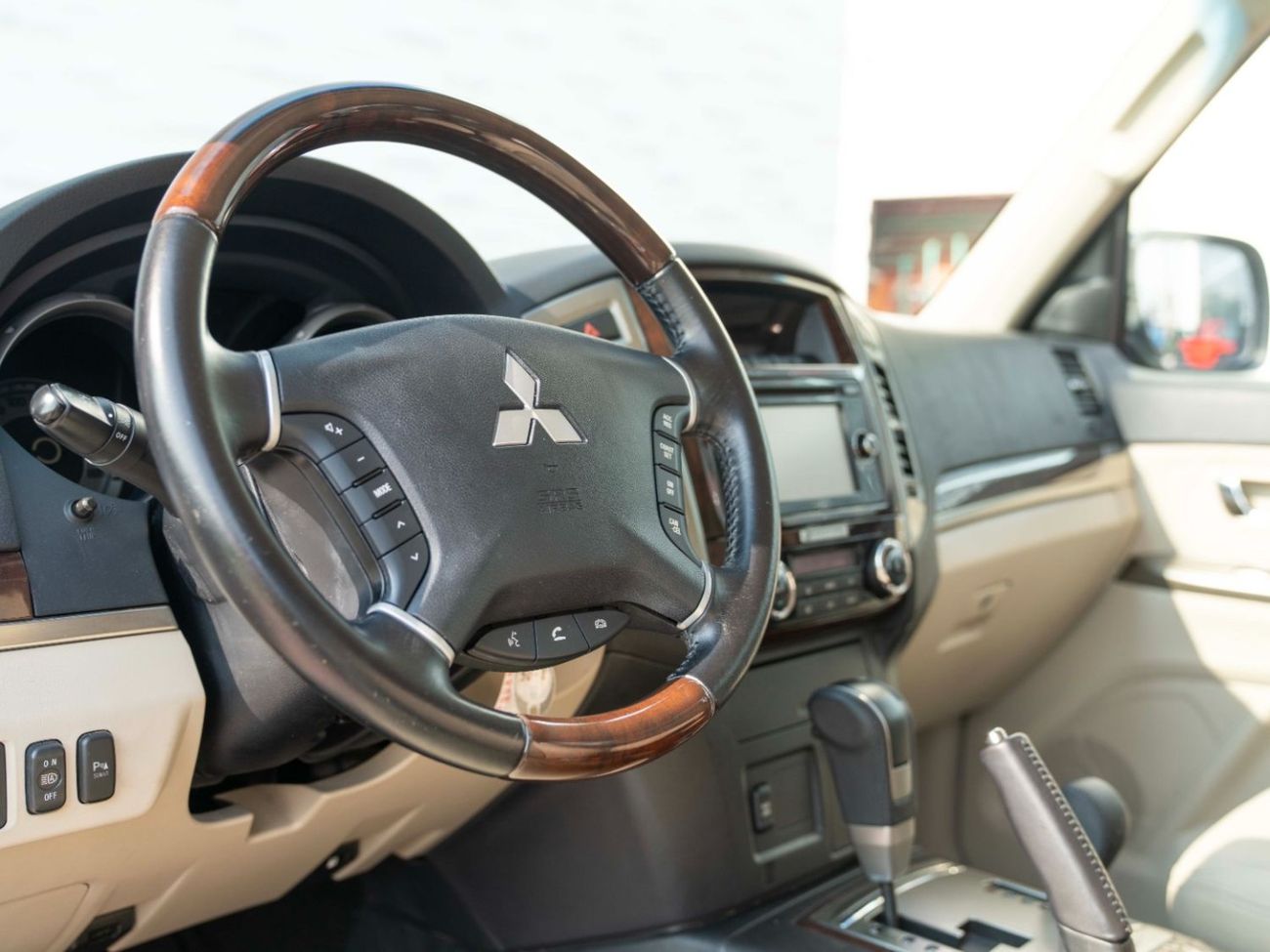 Mitsubishi Pajero GLS Highline 3.8L (243 HP)