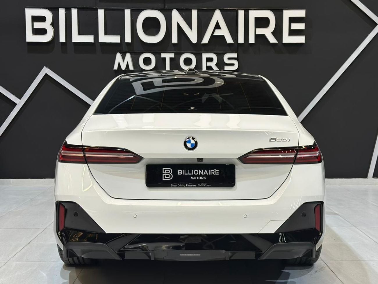 BMW 520i Executive 1.6L BMW 520i M-Kit | 2024 | KOREAN SPACE | FULL OPTIONS